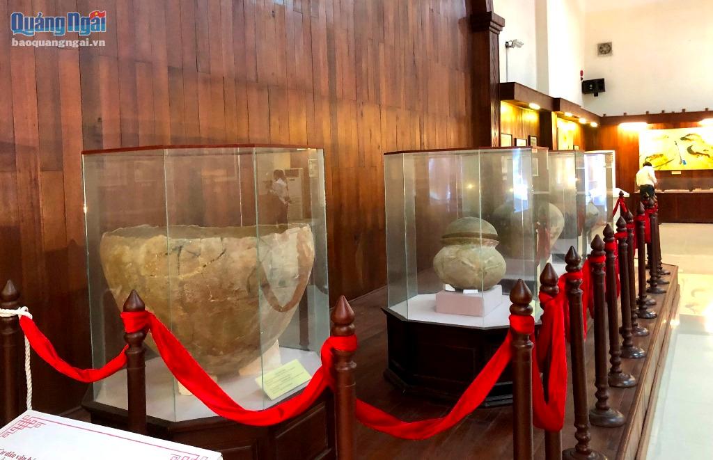 Các hiện vật mộ chum được lưu giữ tại Nhà trưng bày Văn hóa Sa Huỳnh.