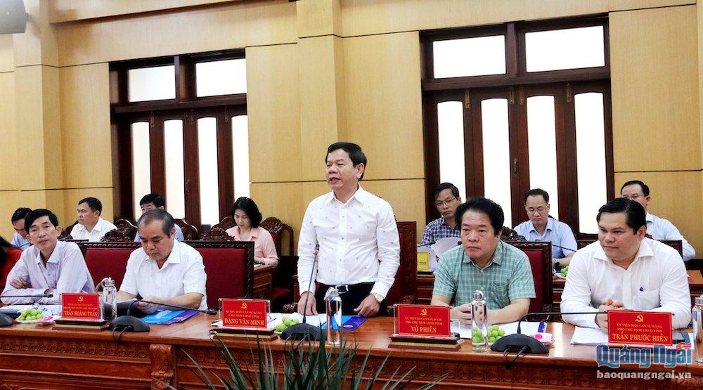 Chủ tịch UBND tỉnh Đặng Văn Minh phát biểu tại buổi làm việc. Ảnh: LAM UYÊN