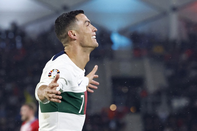 Ronaldo lại lập cú đúp, Bồ Đào Nha đại thắng Liechtenstein